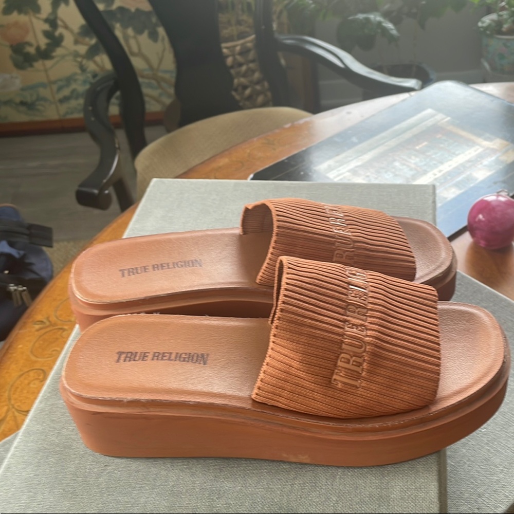 True Religion Tan Slide Sandals with Ribbed Strap